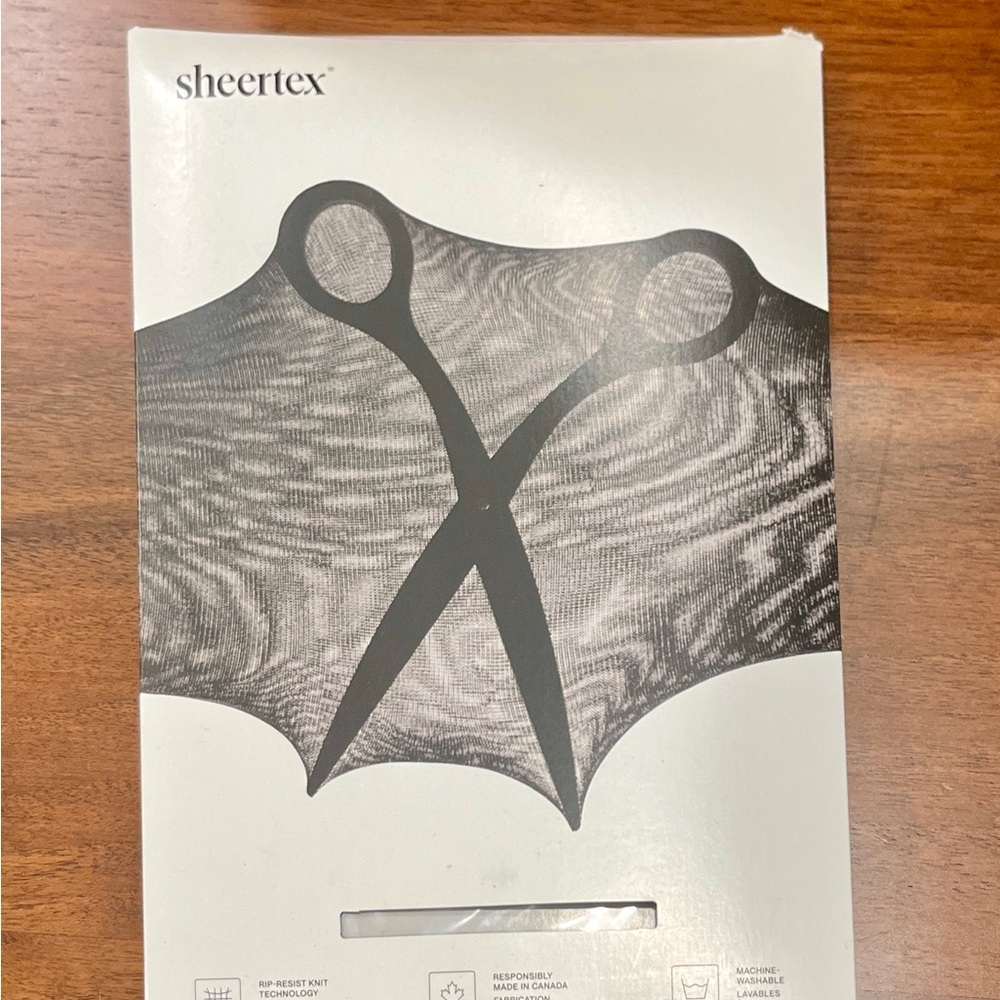 NWT Sheertex Stubbornly Strong Semi Opaque Resist Tights - Size M in Black